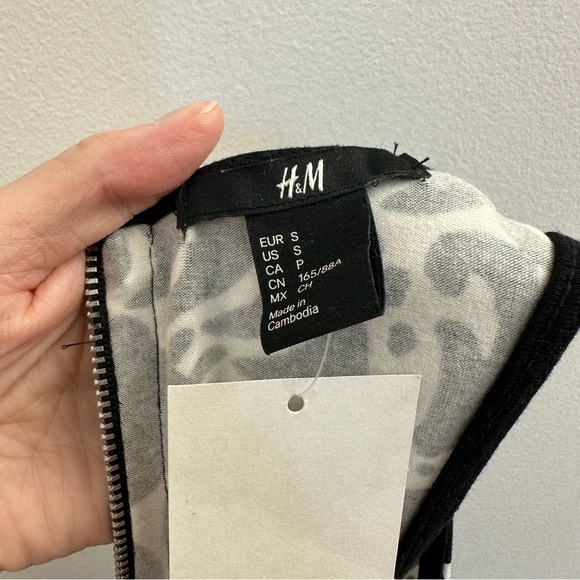 H&M Floral Color Block Form Fitted Black and White Dress Small - Picture 5 of 7